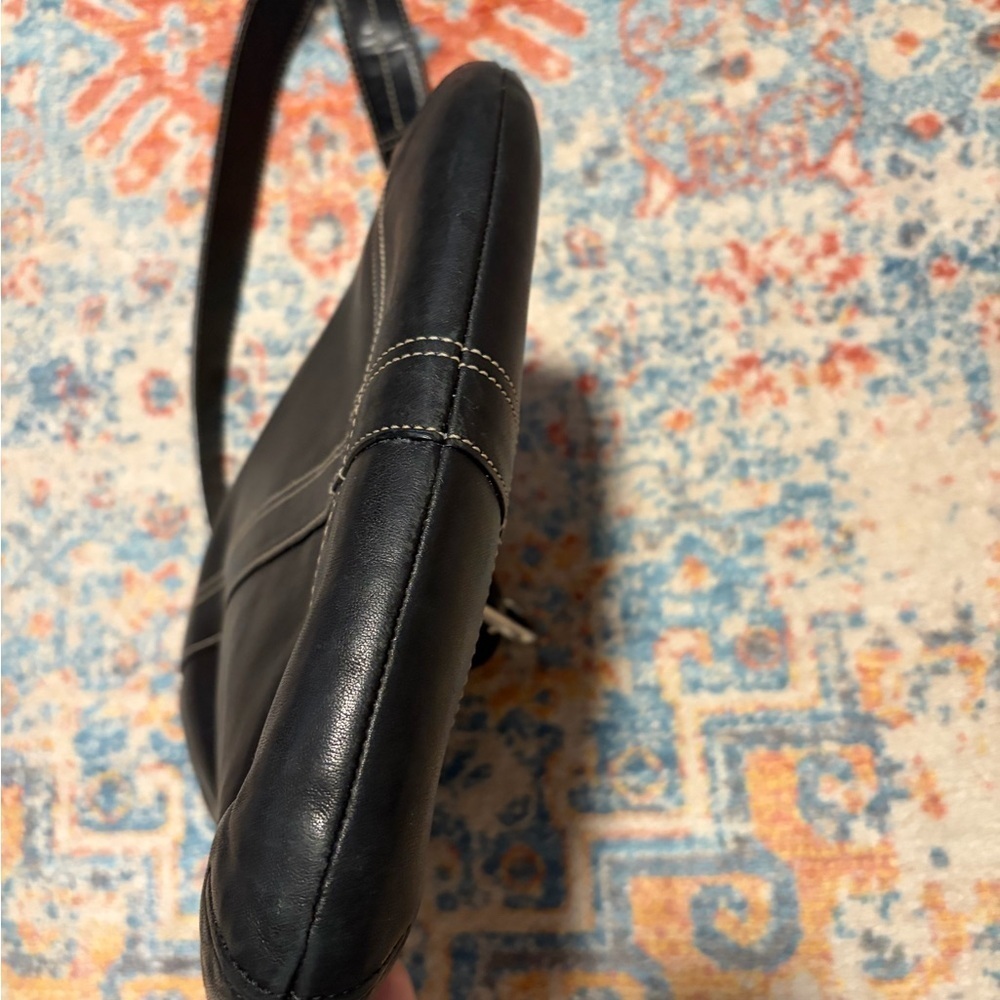 Coach soho slim black leather crossbody bag with contrast stitching - Picture 7 of 10